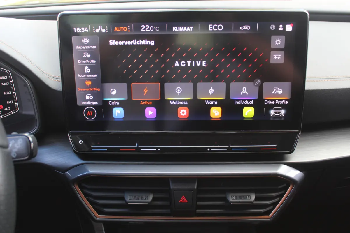 1.4 TSI e-Hybrid Essential Apple Carplay/Android Auto l Voorstoelen verwarmd l Keyless entry / start l stuur verwarmd