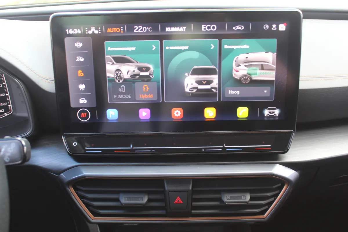 1.4 TSI e-Hybrid Essential Apple Carplay/Android Auto l Voorstoelen verwarmd l Keyless entry / start l stuur verwarmd
