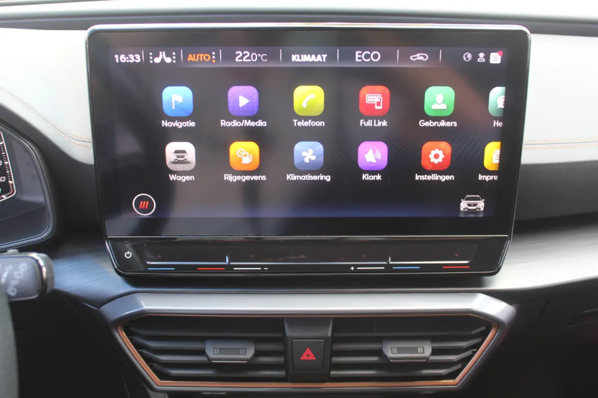 1.4 TSI e-Hybrid Essential Apple Carplay/Android Auto l Voorstoelen verwarmd l Keyless entry / start l stuur verwarmd