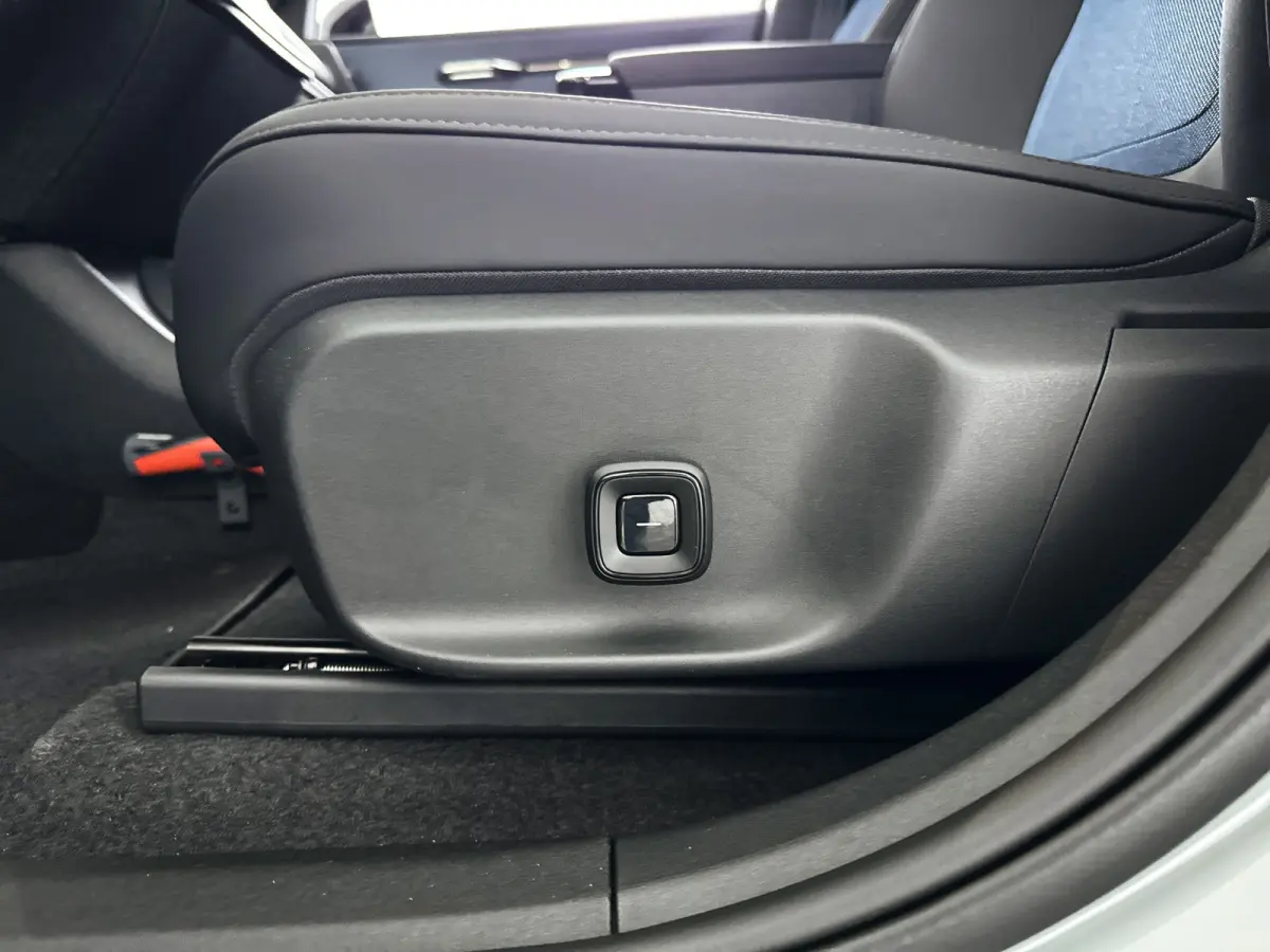 Single Motor Extended Range Plus Europa 69 kWh | Parkeercamera | Harman Kardon | Stoel- en stuurverwarming | Elektrische stoelen