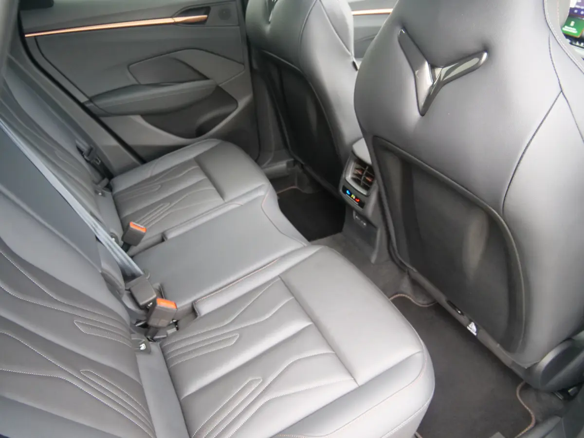 1.5 TSI e-Hybrid VZ America s CUP 272 Pk Automaat Navi / DAB / Apple Carplay / Camera / Pano-dak