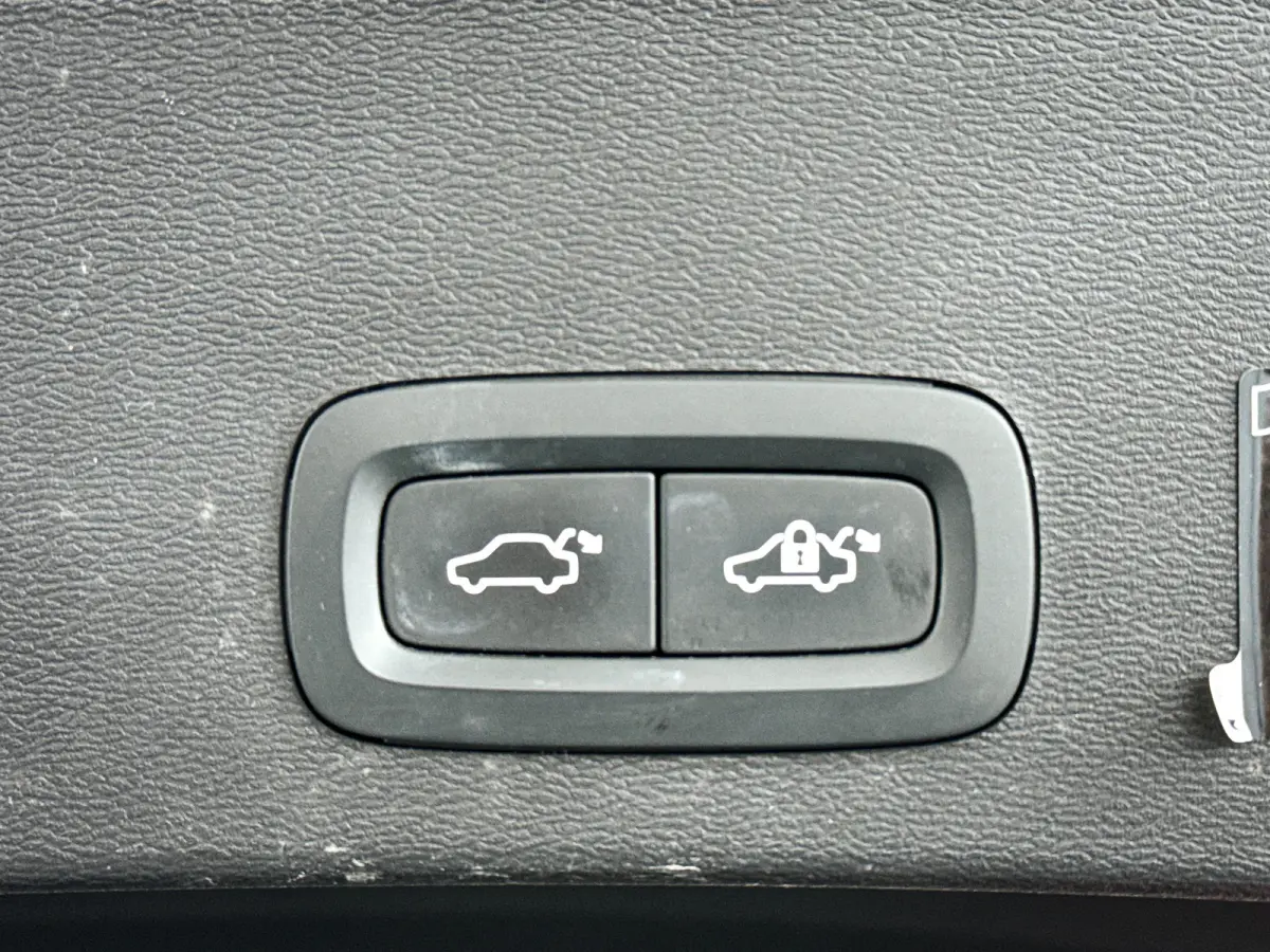T4 R-Design | Parkeercamera | Stoel- en Stuurverwarming | Cruise control | Navigatie