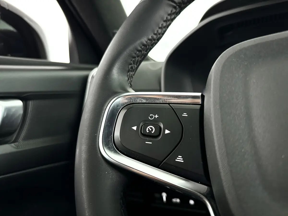 T4 R-Design | Parkeercamera | Stoel- en Stuurverwarming | Cruise control | Navigatie