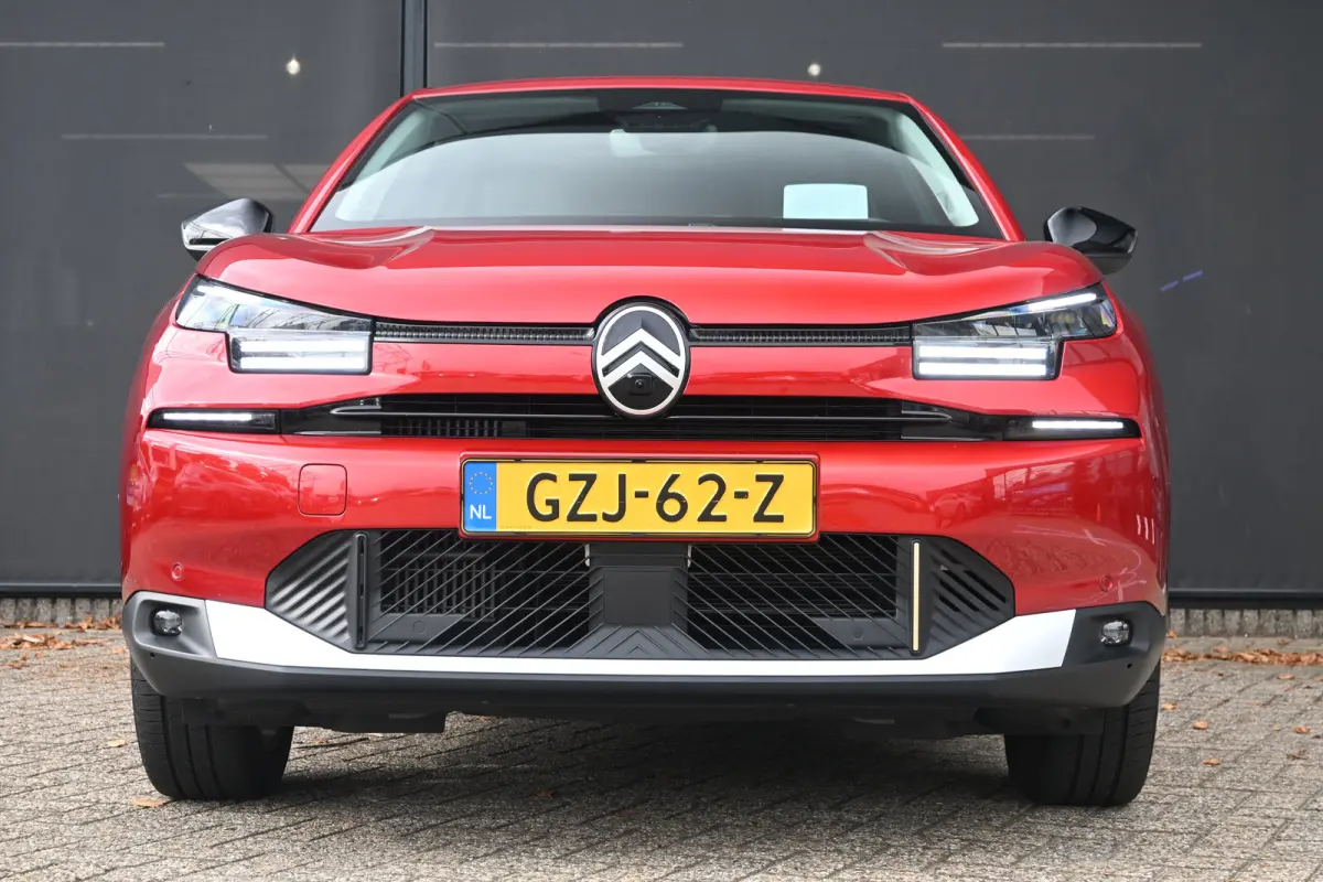 1.2 Hybrid 136 Max | Adaptive Cruise Control | HUD | Achteruitrij camera | Navi By App | Stoel/Stuur verwarming | DAB | Draadloze telefoonlader | Extra getint glas | LMV 18" |