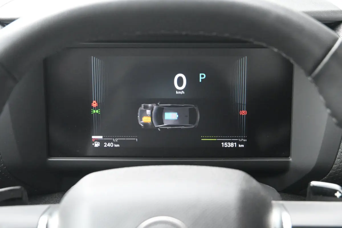 1.2 Hybrid 136 Max | Adaptive Cruise Control | HUD | Achteruitrij camera | Navi By App | Stoel/Stuur verwarming | DAB | Draadloze telefoonlader | Extra getint glas | LMV 18" |