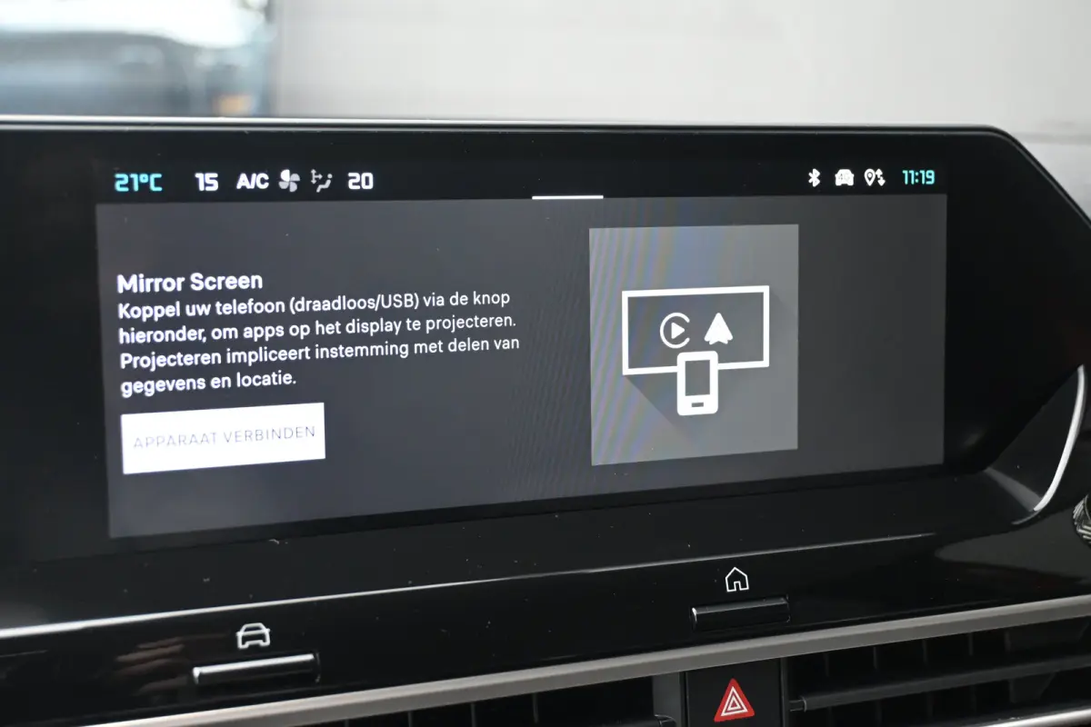 1.2 Hybrid 136 Max | Adaptive Cruise Control | HUD | Achteruitrij camera | Navi By App | Stoel/Stuur verwarming | DAB | Draadloze telefoonlader | Extra getint glas | LMV 18" |