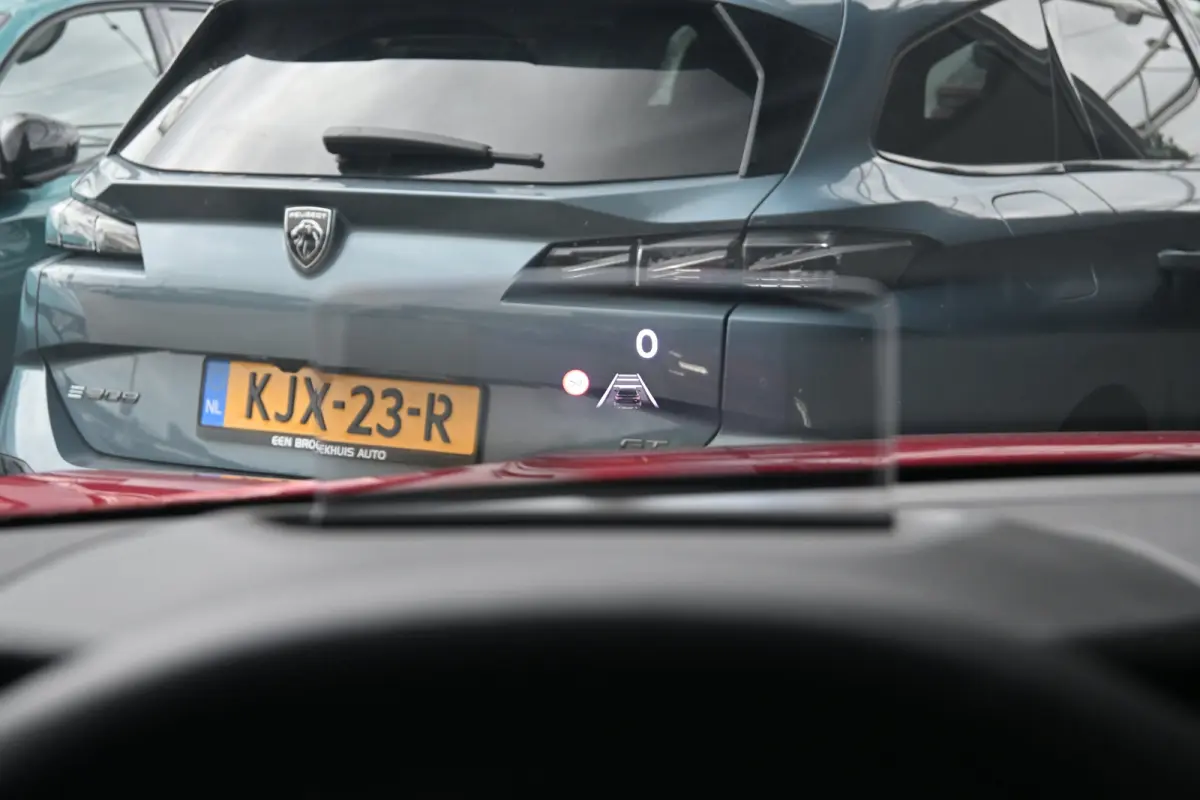 1.2 Hybrid 136 Max | Adaptive Cruise Control | HUD | Achteruitrij camera | Navi By App | Stoel/Stuur verwarming | DAB | Draadloze telefoonlader | Extra getint glas | LMV 18" |