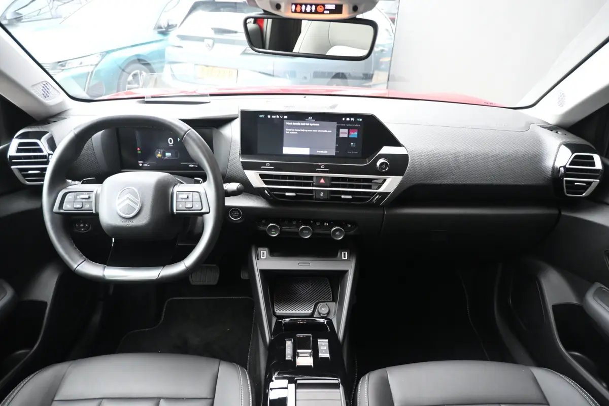 1.2 Hybrid 136 Max | Adaptive Cruise Control | HUD | Achteruitrij camera | Navi By App | Stoel/Stuur verwarming | DAB | Draadloze telefoonlader | Extra getint glas | LMV 18" |