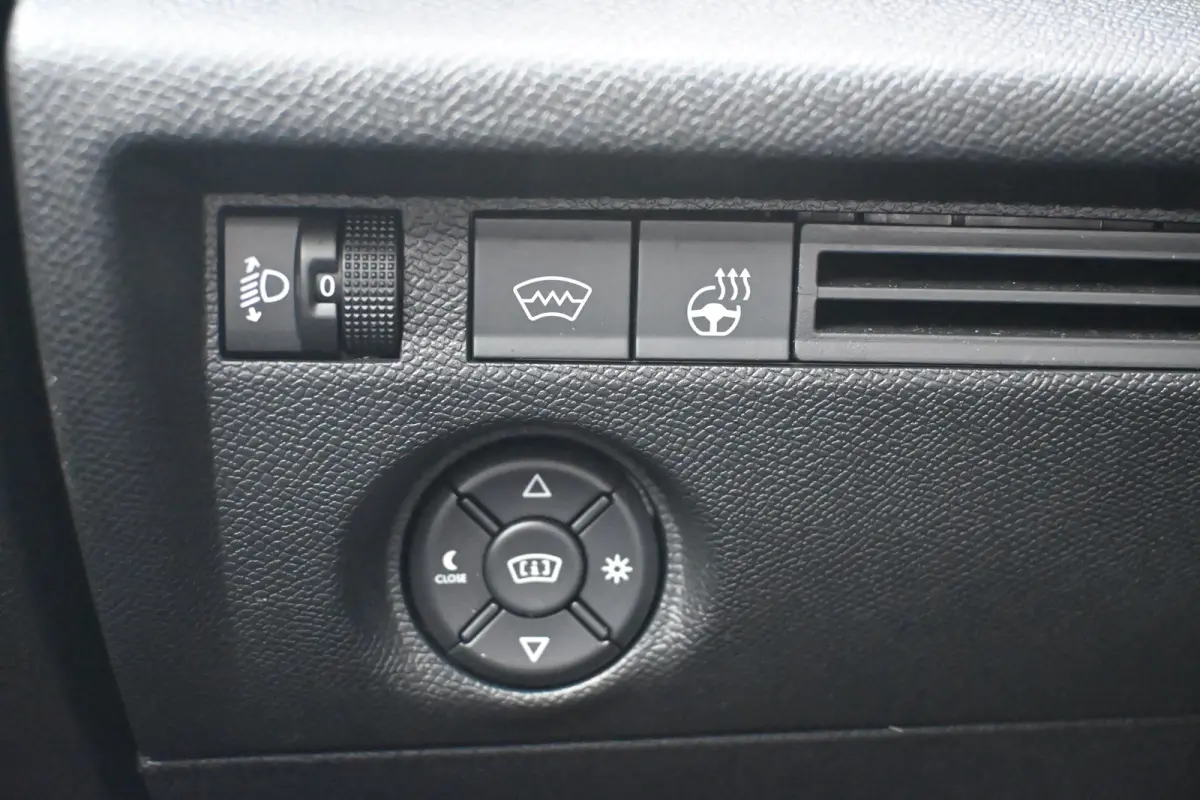 1.2 Hybrid 136 Max | Adaptive Cruise Control | HUD | Achteruitrij camera | Navi By App | Stoel/Stuur verwarming | DAB | Draadloze telefoonlader | Extra getint glas | LMV 18" |