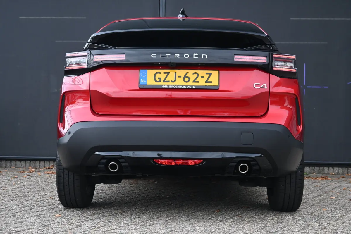 1.2 Hybrid 136 Max | Adaptive Cruise Control | HUD | Achteruitrij camera | Navi By App | Stoel/Stuur verwarming | DAB | Draadloze telefoonlader | Extra getint glas | LMV 18" |