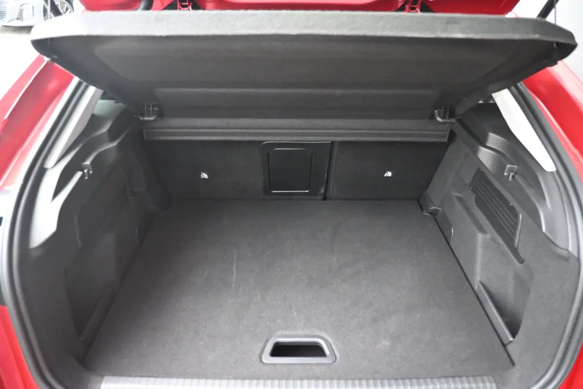 1.2 Hybrid 136 Max | Adaptive Cruise Control | HUD | Achteruitrij camera | Navi By App | Stoel/Stuur verwarming | DAB | Draadloze telefoonlader | Extra getint glas | LMV 18" |