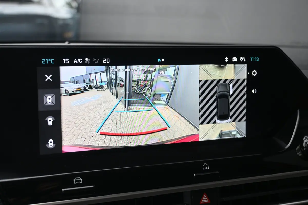 1.2 Hybrid 136 Max | Adaptive Cruise Control | HUD | Achteruitrij camera | Navi By App | Stoel/Stuur verwarming | DAB | Draadloze telefoonlader | Extra getint glas | LMV 18" |