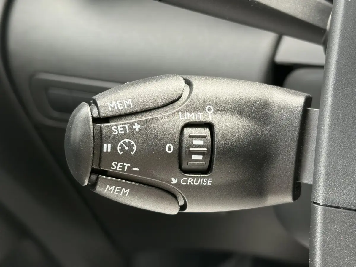 1.2 PureTech Feel ✓1e Eigenaar✓D-riem vv in 08-2026✓Draadloze telefoonlader✓Carplay✓Navi✓Clima✓Cruise✓Pdc✓Rijstrooksensor✓Bj 10-2018✓Lm velgen✓N.A.P✓Apk tot 11-2027