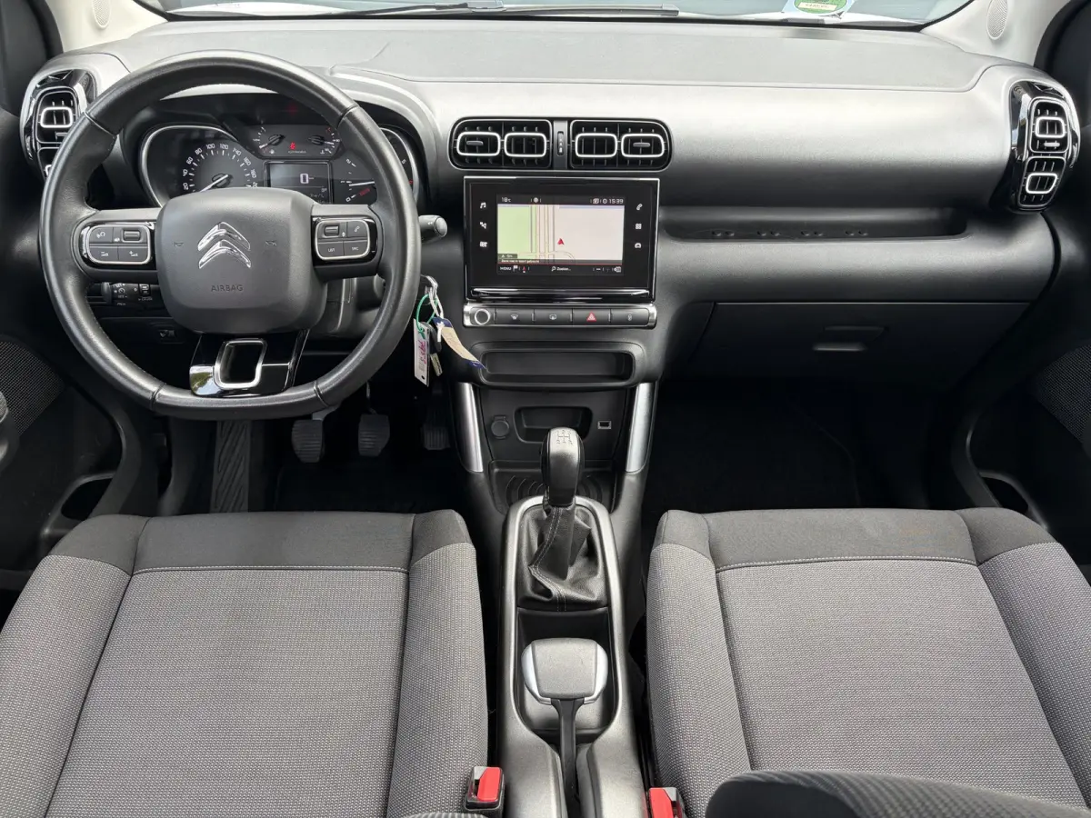 1.2 PureTech Feel ✓1e Eigenaar✓D-riem vv in 08-2026✓Draadloze telefoonlader✓Carplay✓Navi✓Clima✓Cruise✓Pdc✓Rijstrooksensor✓Bj 10-2018✓Lm velgen✓N.A.P✓Apk tot 11-2027