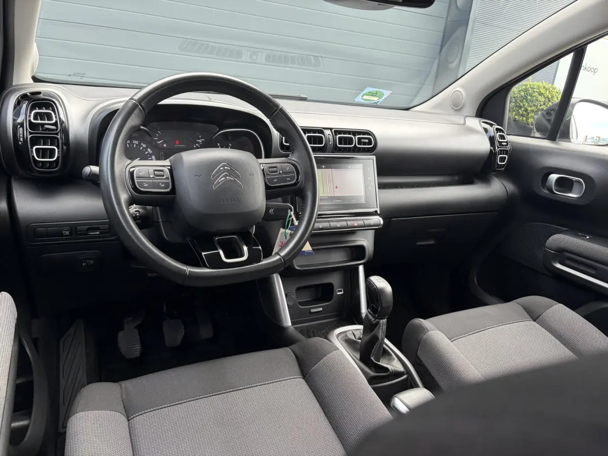 1.2 PureTech Feel ✓1e Eigenaar✓D-riem vv in 08-2026✓Draadloze telefoonlader✓Carplay✓Navi✓Clima✓Cruise✓Pdc✓Rijstrooksensor✓Bj 10-2018✓Lm velgen✓N.A.P✓Apk tot 11-2027