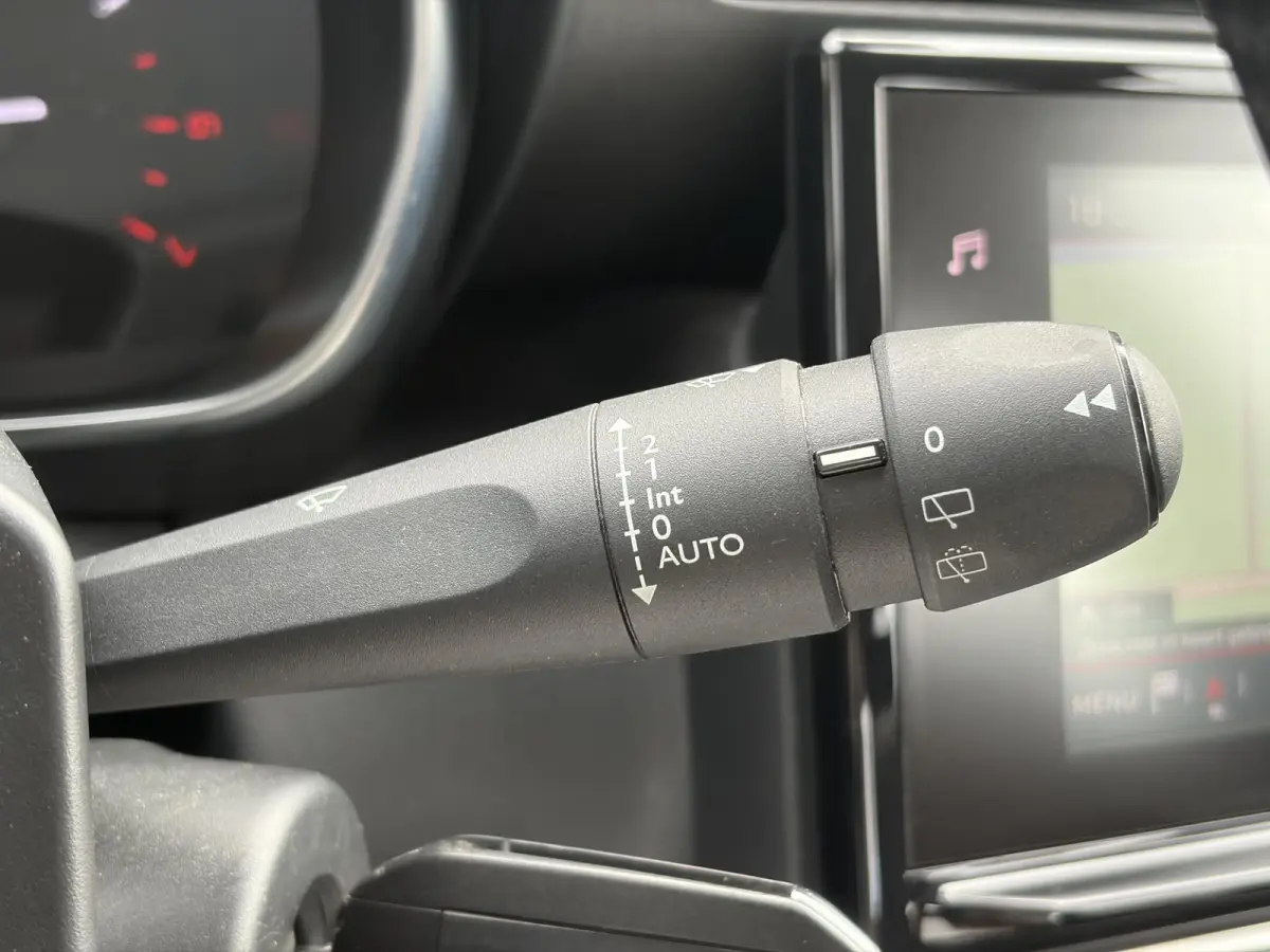 1.2 PureTech Feel ✓1e Eigenaar✓D-riem vv in 08-2026✓Draadloze telefoonlader✓Carplay✓Navi✓Clima✓Cruise✓Pdc✓Rijstrooksensor✓Bj 10-2018✓Lm velgen✓N.A.P✓Apk tot 11-2027