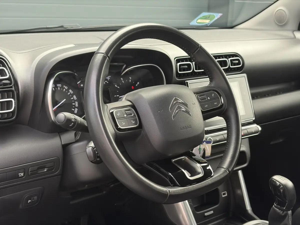 1.2 PureTech Feel ✓1e Eigenaar✓D-riem vv in 08-2026✓Draadloze telefoonlader✓Carplay✓Navi✓Clima✓Cruise✓Pdc✓Rijstrooksensor✓Bj 10-2018✓Lm velgen✓N.A.P✓Apk tot 11-2027