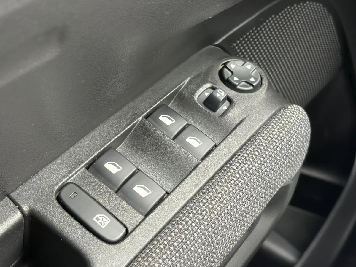 1.2 PureTech Feel ✓1e Eigenaar✓D-riem vv in 08-2026✓Draadloze telefoonlader✓Carplay✓Navi✓Clima✓Cruise✓Pdc✓Rijstrooksensor✓Bj 10-2018✓Lm velgen✓N.A.P✓Apk tot 11-2027