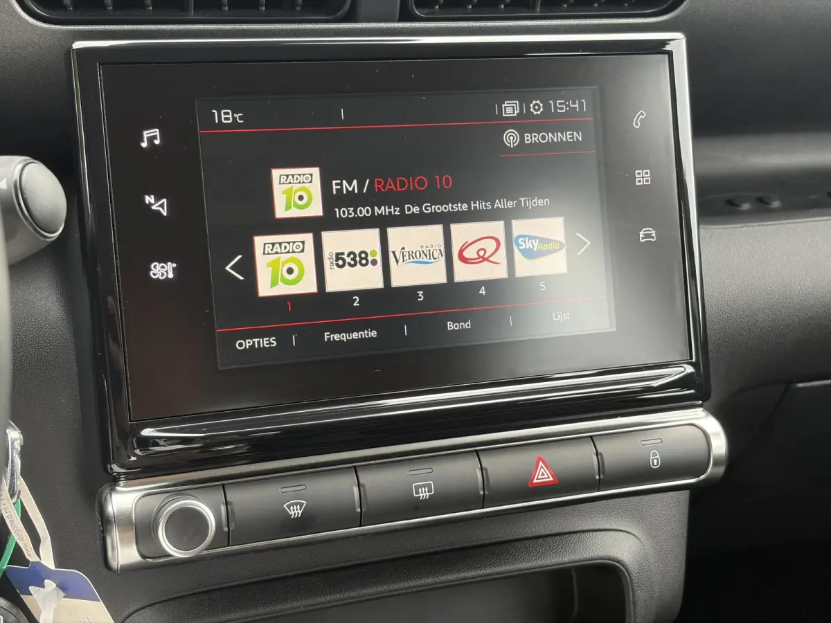 1.2 PureTech Feel ✓1e Eigenaar✓D-riem vv in 08-2026✓Draadloze telefoonlader✓Carplay✓Navi✓Clima✓Cruise✓Pdc✓Rijstrooksensor✓Bj 10-2018✓Lm velgen✓N.A.P✓Apk tot 11-2027