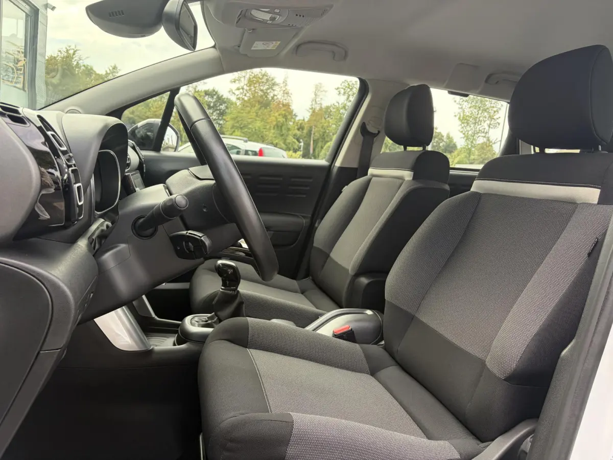 1.2 PureTech Feel ✓1e Eigenaar✓D-riem vv in 08-2026✓Draadloze telefoonlader✓Carplay✓Navi✓Clima✓Cruise✓Pdc✓Rijstrooksensor✓Bj 10-2018✓Lm velgen✓N.A.P✓Apk tot 11-2027