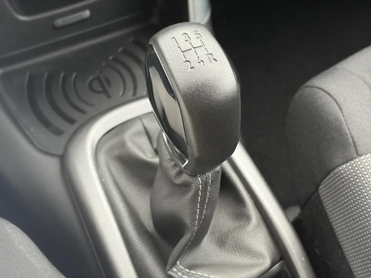 1.2 PureTech Feel ✓1e Eigenaar✓D-riem vv in 08-2026✓Draadloze telefoonlader✓Carplay✓Navi✓Clima✓Cruise✓Pdc✓Rijstrooksensor✓Bj 10-2018✓Lm velgen✓N.A.P✓Apk tot 11-2027