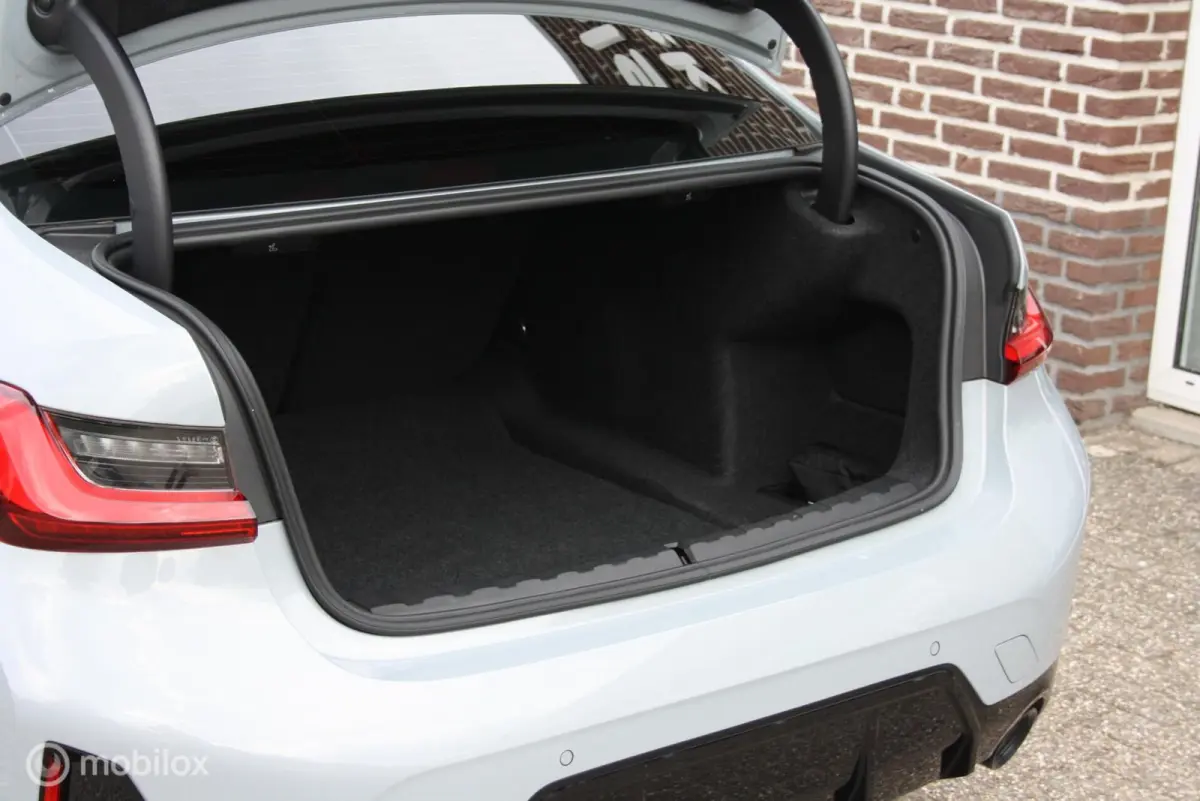 330i M-Sport, curved, carplay, brooklyn