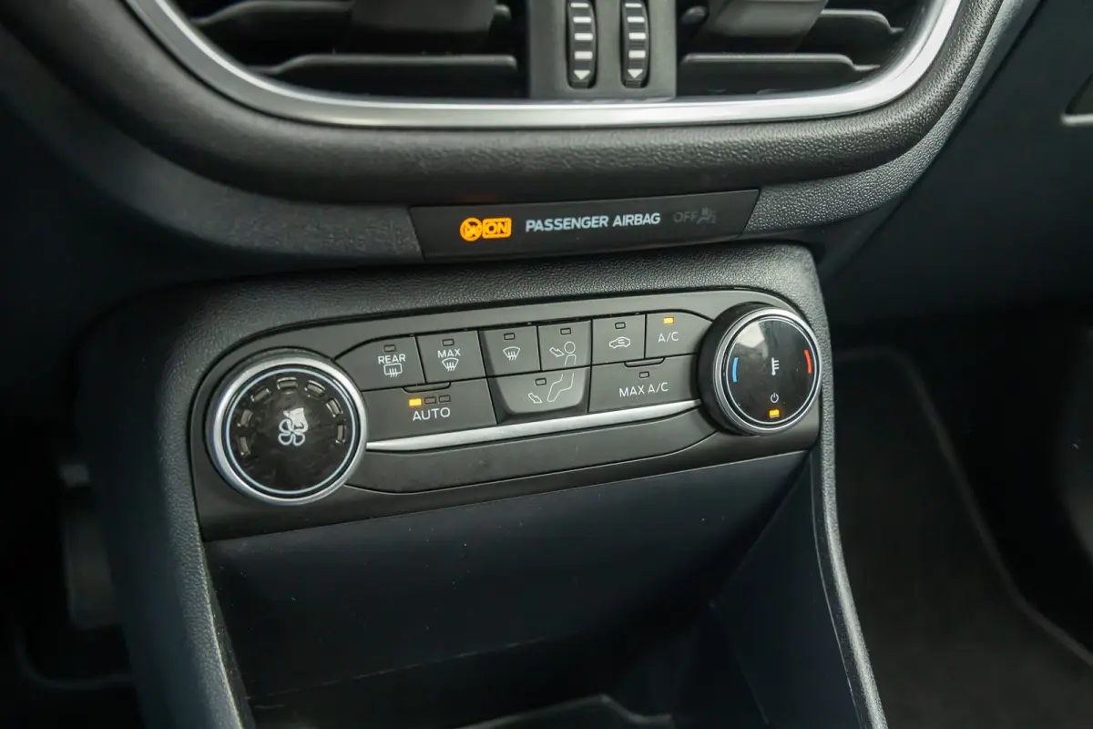 1.0 EcoBoost Titanium | Apple Carplay/Android Auto | Cruise Control | Climate Control | Airco (automatisch) | Apple Carplay/Android Auto|telefoonintegratie premium | Cruise control
