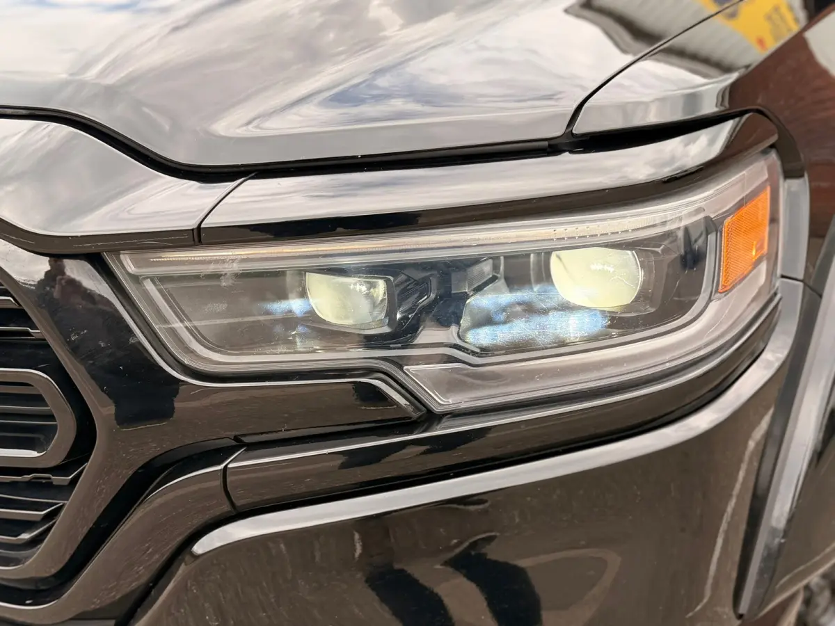 1500 5.7 V8 4x4 Crew Cab Limited , WIDE BODY , FUSION FORGED , BOMVOLL!!!!