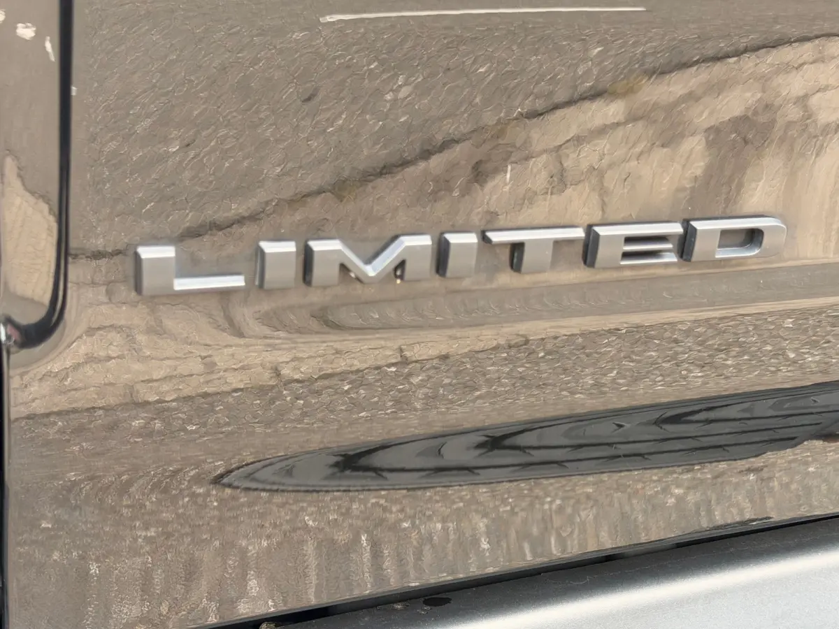 1500 5.7 V8 4x4 Crew Cab Limited , WIDE BODY , FUSION FORGED , BOMVOLL!!!!