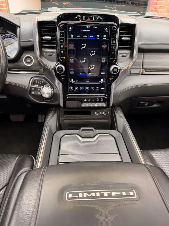 1500 5.7 V8 4x4 Crew Cab Limited , WIDE BODY , FUSION FORGED , BOMVOLL!!!!