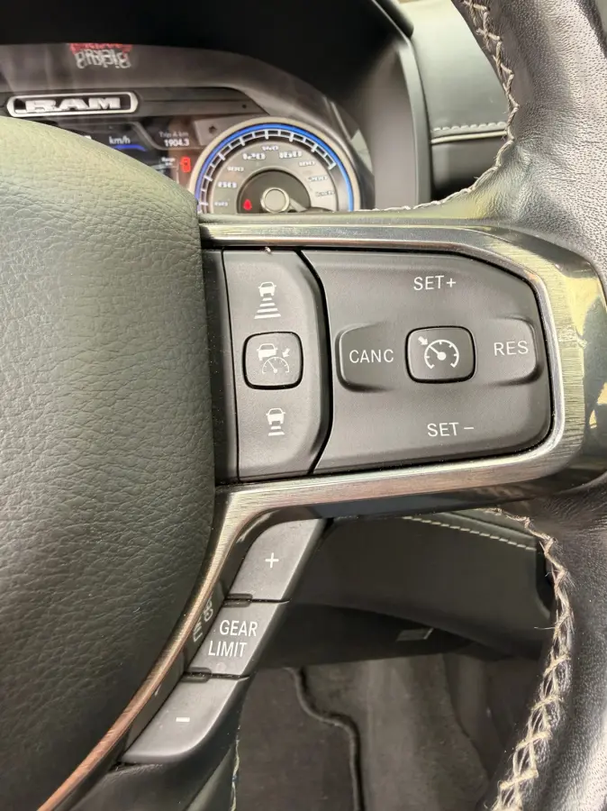 1500 5.7 V8 4x4 Crew Cab Limited , WIDE BODY , FUSION FORGED , BOMVOLL!!!!