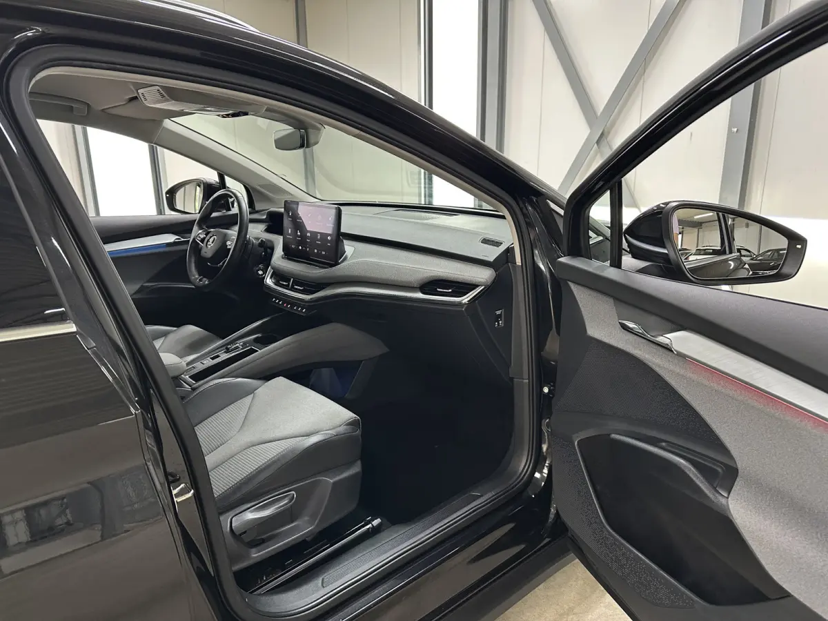 60 | Matrix (Crystal Lighting) | Camera | Keyless | Carplay | Navi
