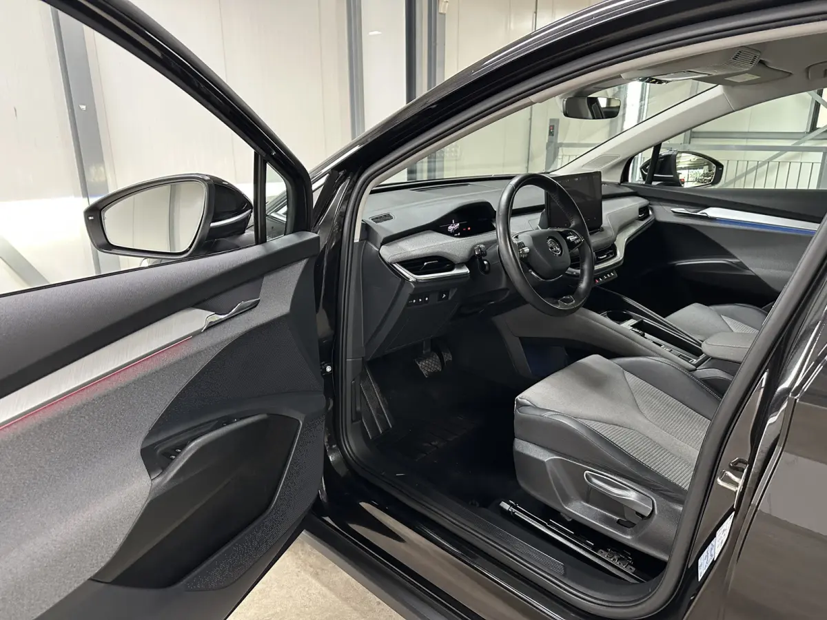 60 | Matrix (Crystal Lighting) | Camera | Keyless | Carplay | Navi