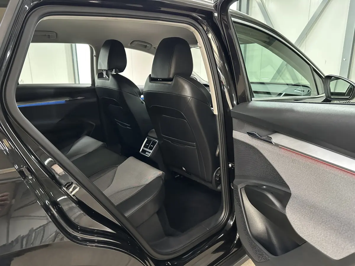 60 | Matrix (Crystal Lighting) | Camera | Keyless | Carplay | Navi
