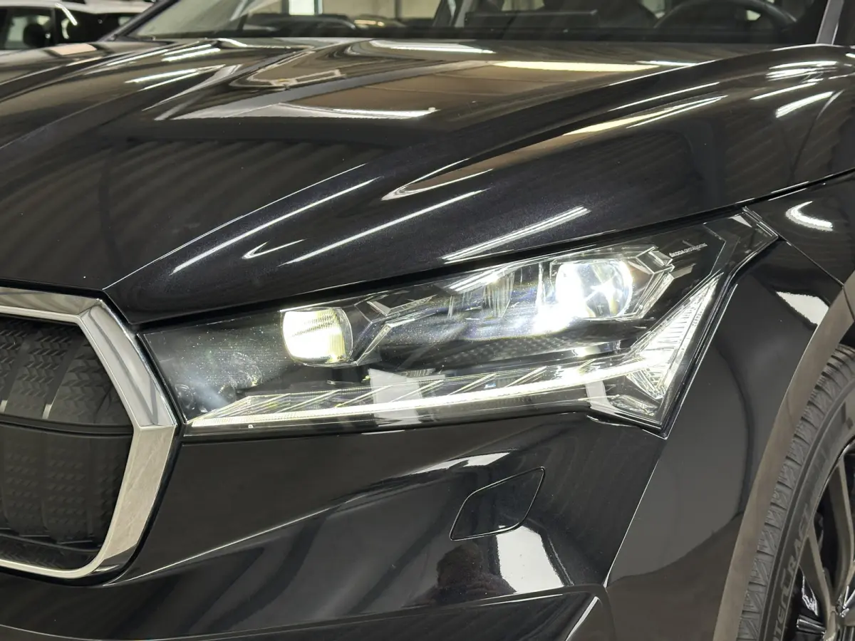60 | Matrix (Crystal Lighting) | Camera | Keyless | Carplay | Navi