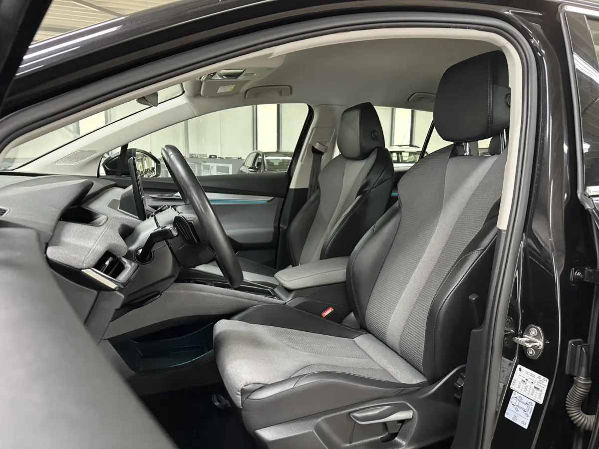 60 | Matrix (Crystal Lighting) | Camera | Keyless | Carplay | Navi