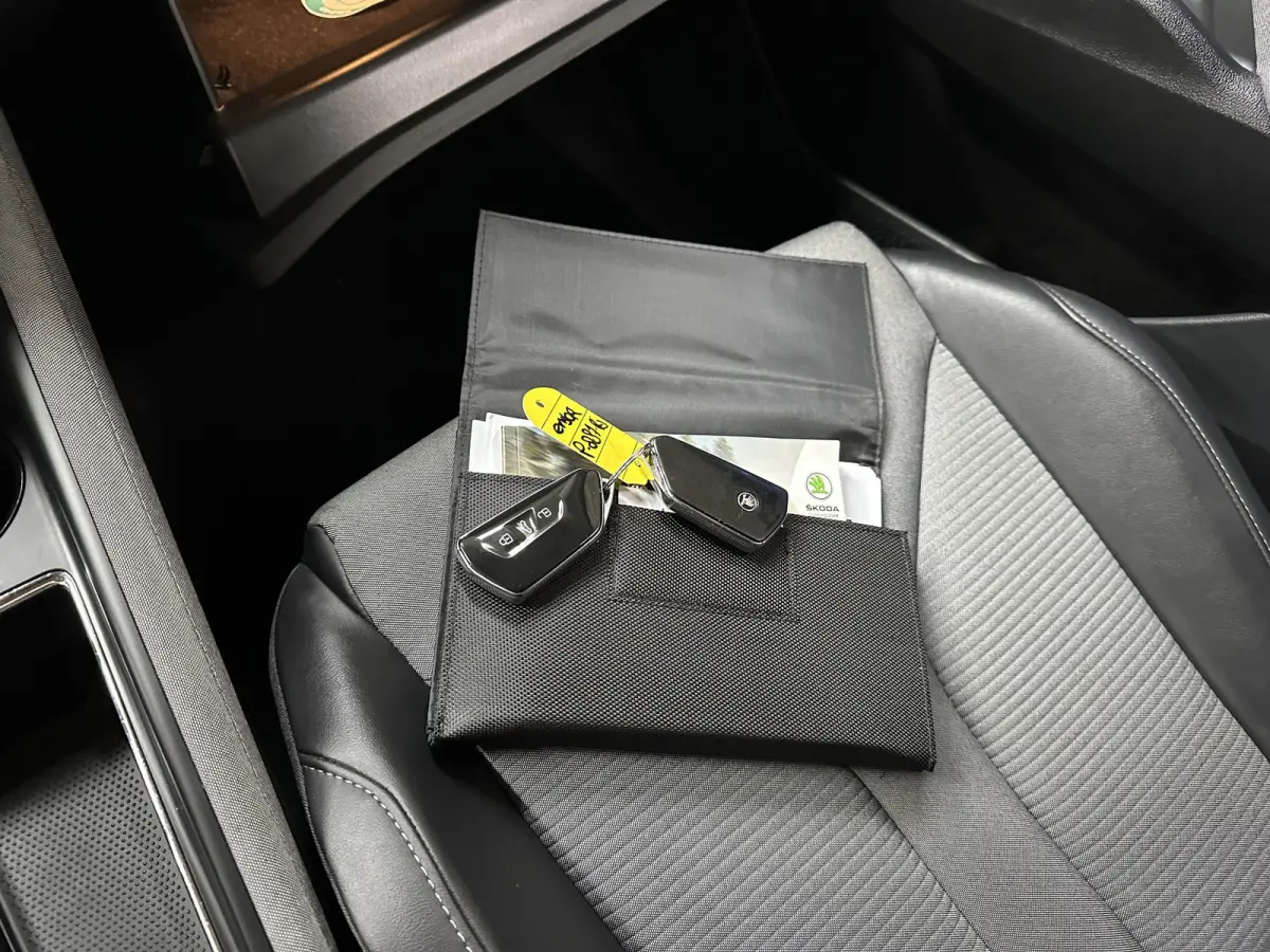 60 | Matrix (Crystal Lighting) | Camera | Keyless | Carplay | Navi
