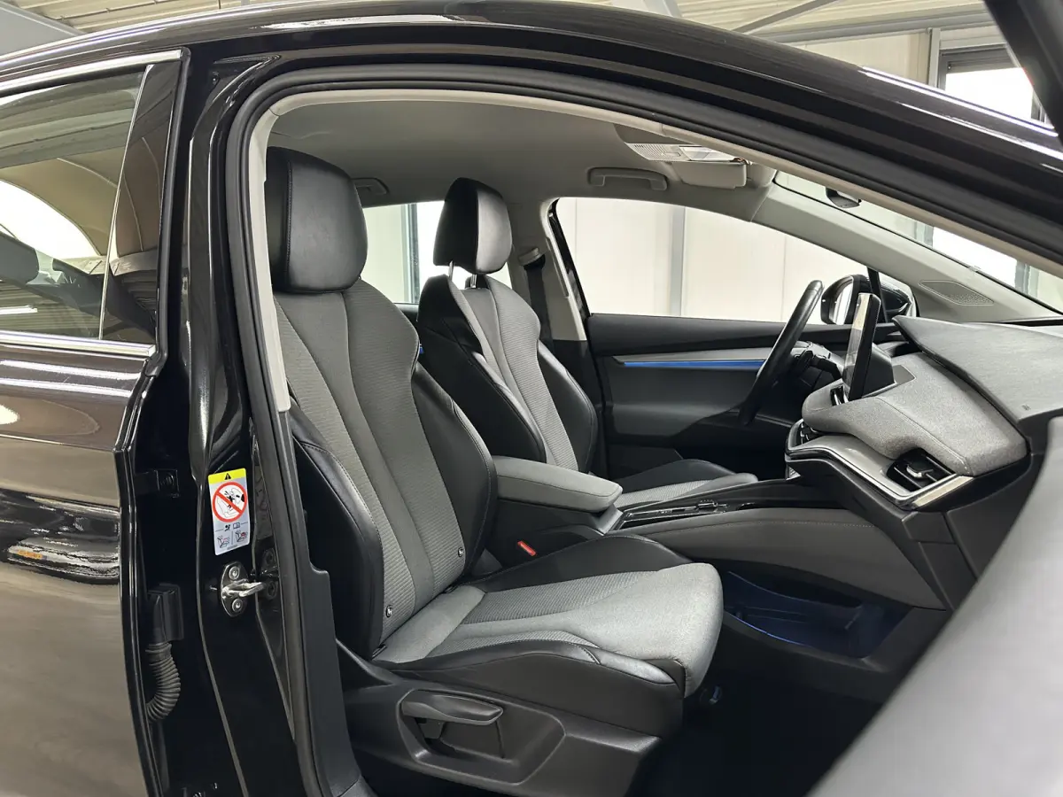 60 | Matrix (Crystal Lighting) | Camera | Keyless | Carplay | Navi