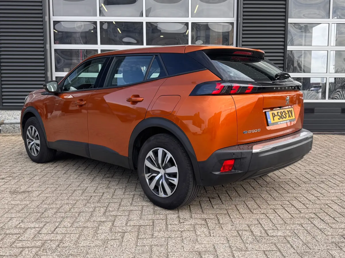 EV Active 50 kWh | Achteruitrijcamera | Airco (automatisch) | Apple Carplay/Android Auto|telefoonintegratie premium