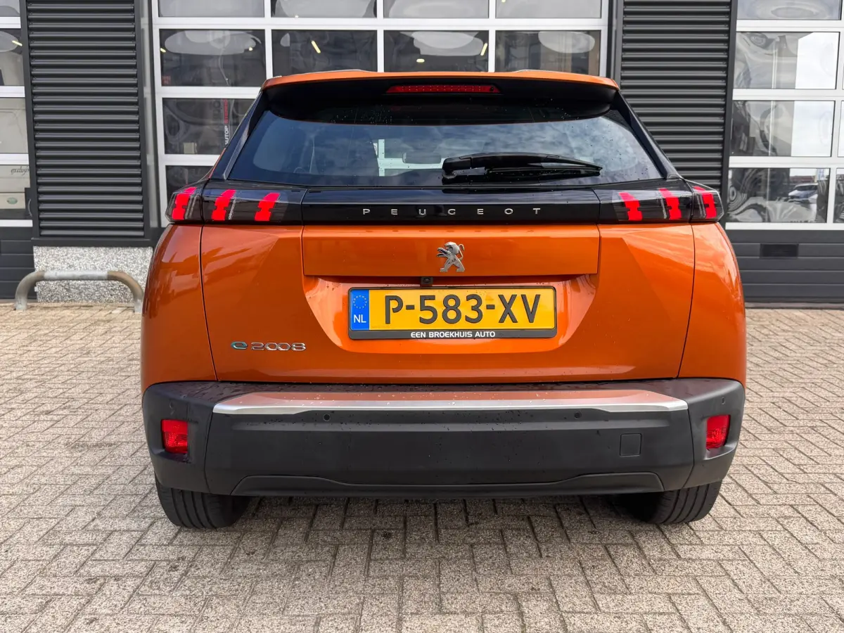 EV Active 50 kWh | Achteruitrijcamera | Airco (automatisch) | Apple Carplay/Android Auto|telefoonintegratie premium