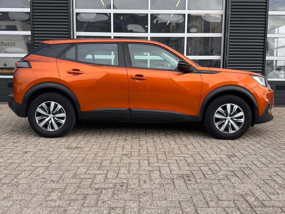 EV Active 50 kWh | Achteruitrijcamera | Airco (automatisch) | Apple Carplay/Android Auto|telefoonintegratie premium