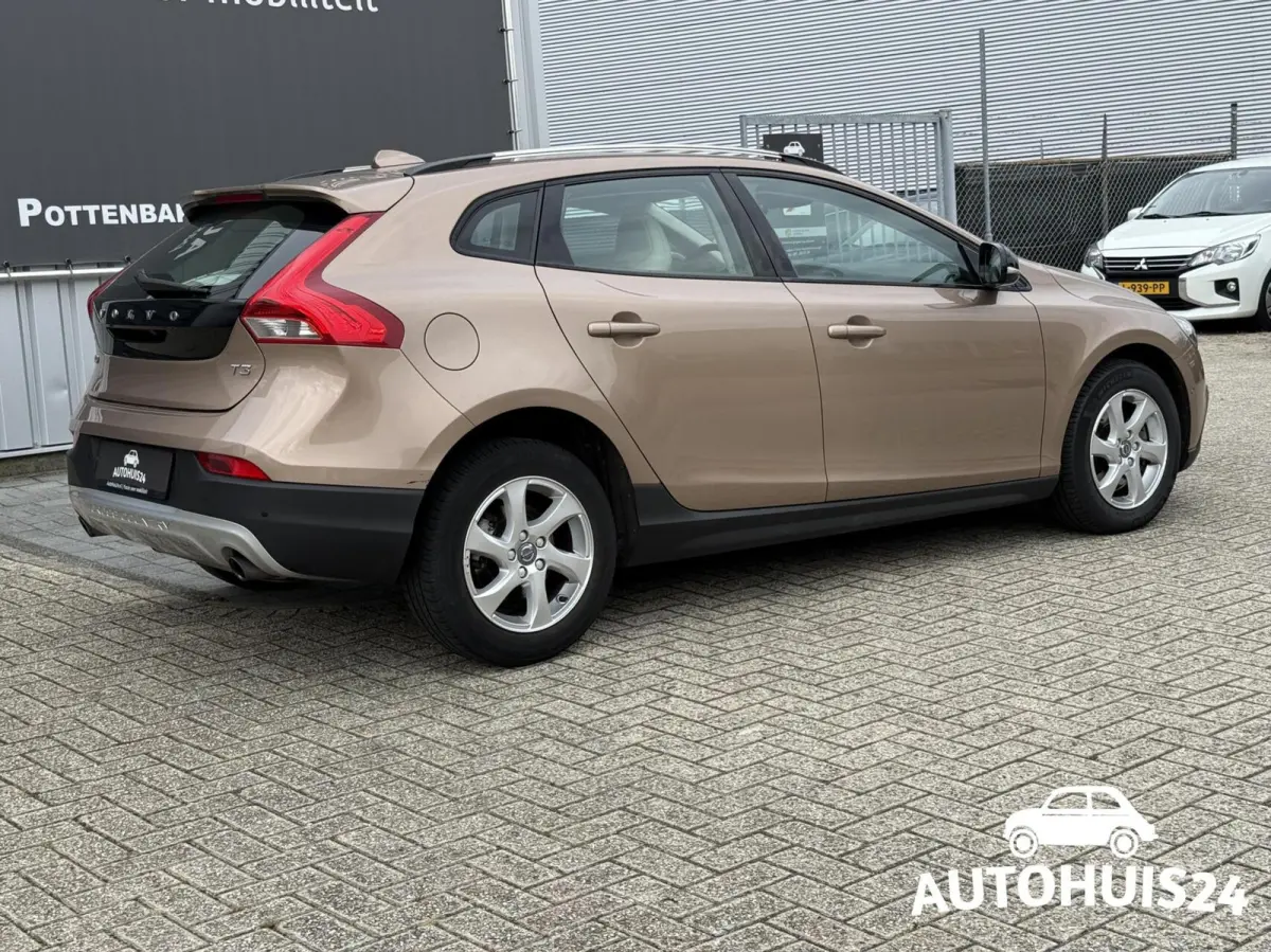 1.5 T3 AUTOMAAT Momentum |ACC|Dealer Onderhouden|1-eigenaar!