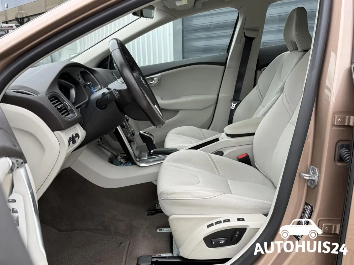 1.5 T3 AUTOMAAT Momentum |ACC|Dealer Onderhouden|1-eigenaar!