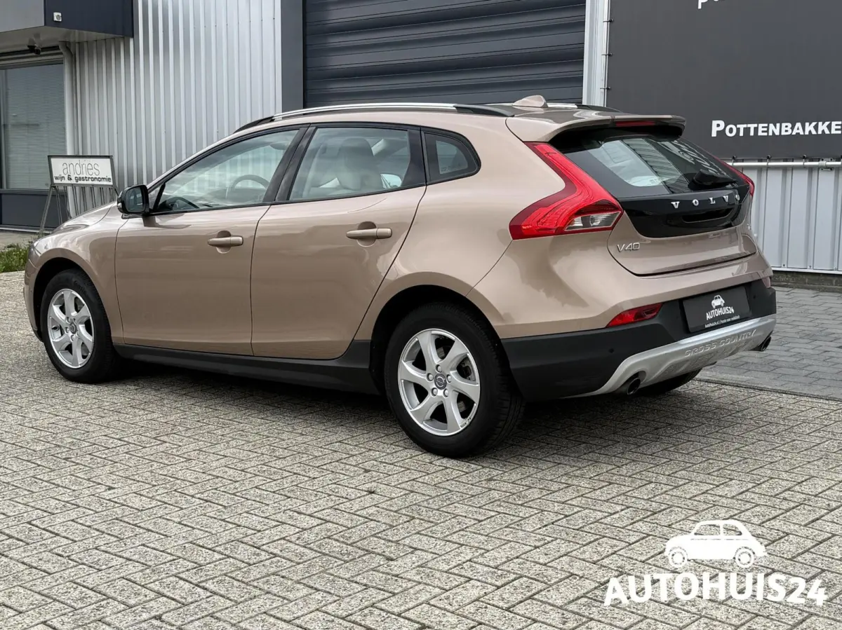 1.5 T3 AUTOMAAT Momentum |ACC|Dealer Onderhouden|1-eigenaar!