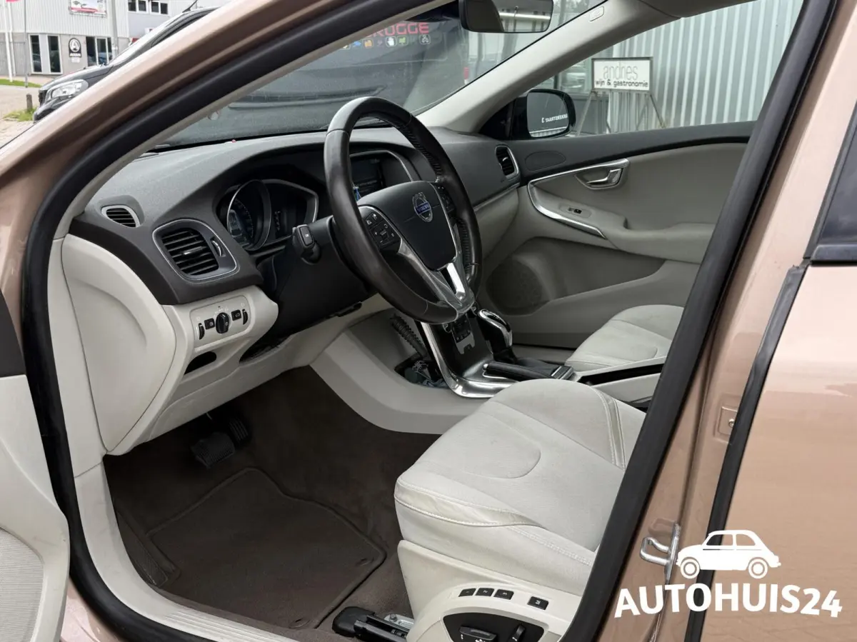 1.5 T3 AUTOMAAT Momentum |ACC|Dealer Onderhouden|1-eigenaar!