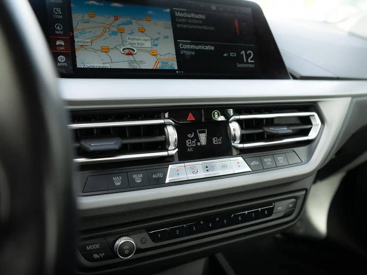 218i Executive Edition LED | Navigatie | Carplay