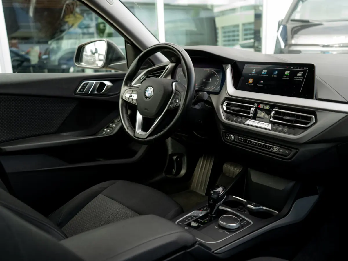 218i Executive Edition LED | Navigatie | Carplay