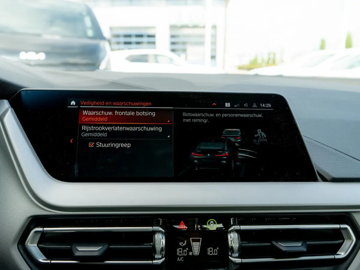 218i Executive Edition LED | Navigatie | Carplay