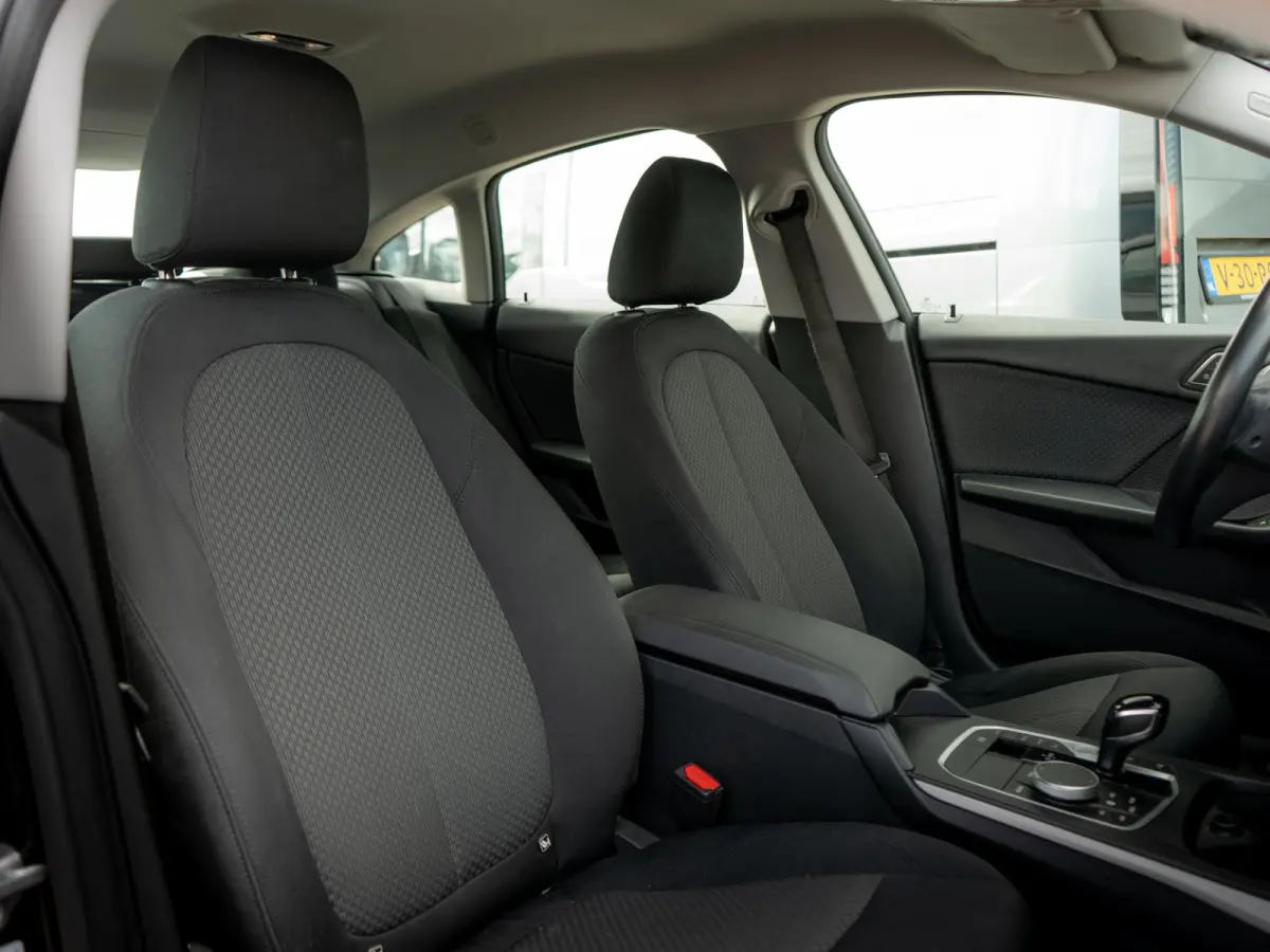 218i Executive Edition LED | Navigatie | Carplay