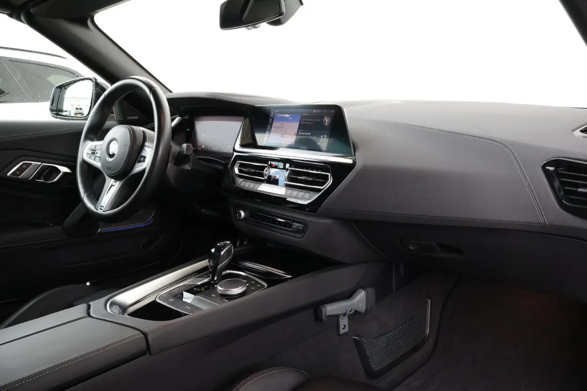 sDrive20i High Executive M-Sport Pakket | Stuur & Stoelverwarming | Elektr. Stoelen | Harman Kardon | Head-Up | PDC | Achteruitrijcamera |